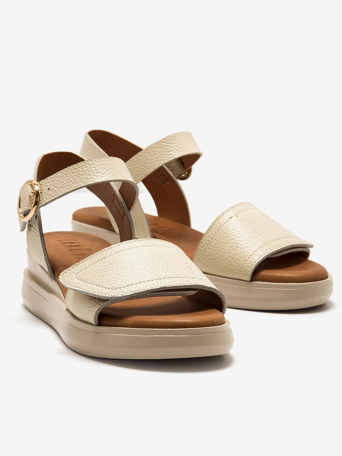 DANIELA BEIGE