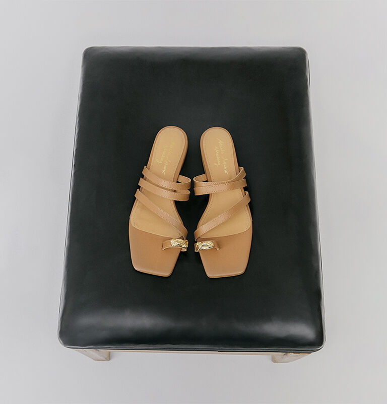 Sandalias planas Necane camel