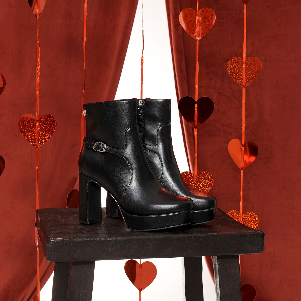 Botas de tornozelo de salto de Mulher modelo ROSETA de MARIAMARE image number 1
