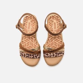 Sandalias de Nina modelo AIRE de MTNG