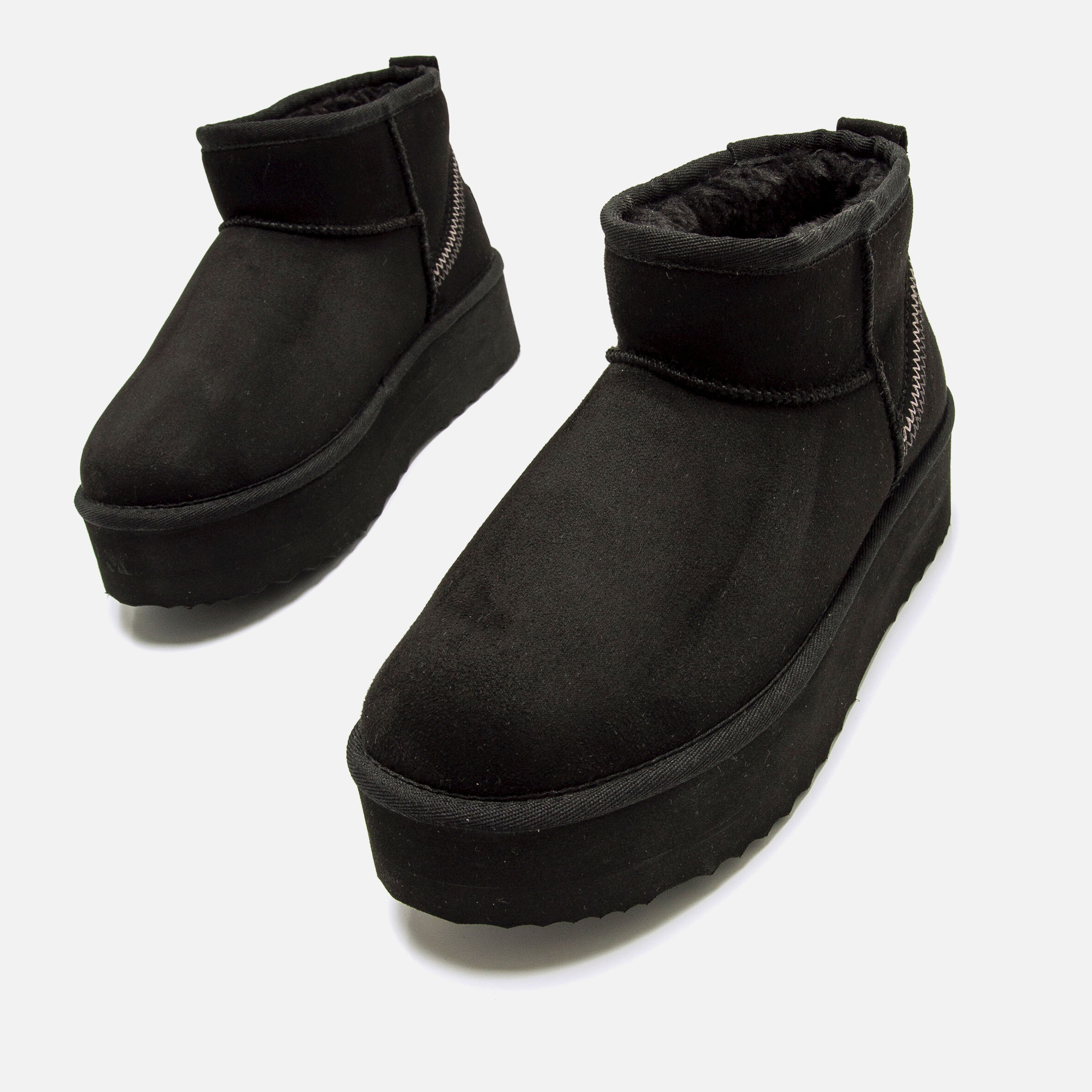 nivia boots black