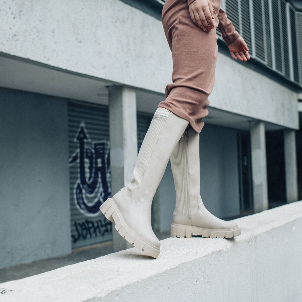 Botas planas de Mulher modelo MARS de MTNG image number 3