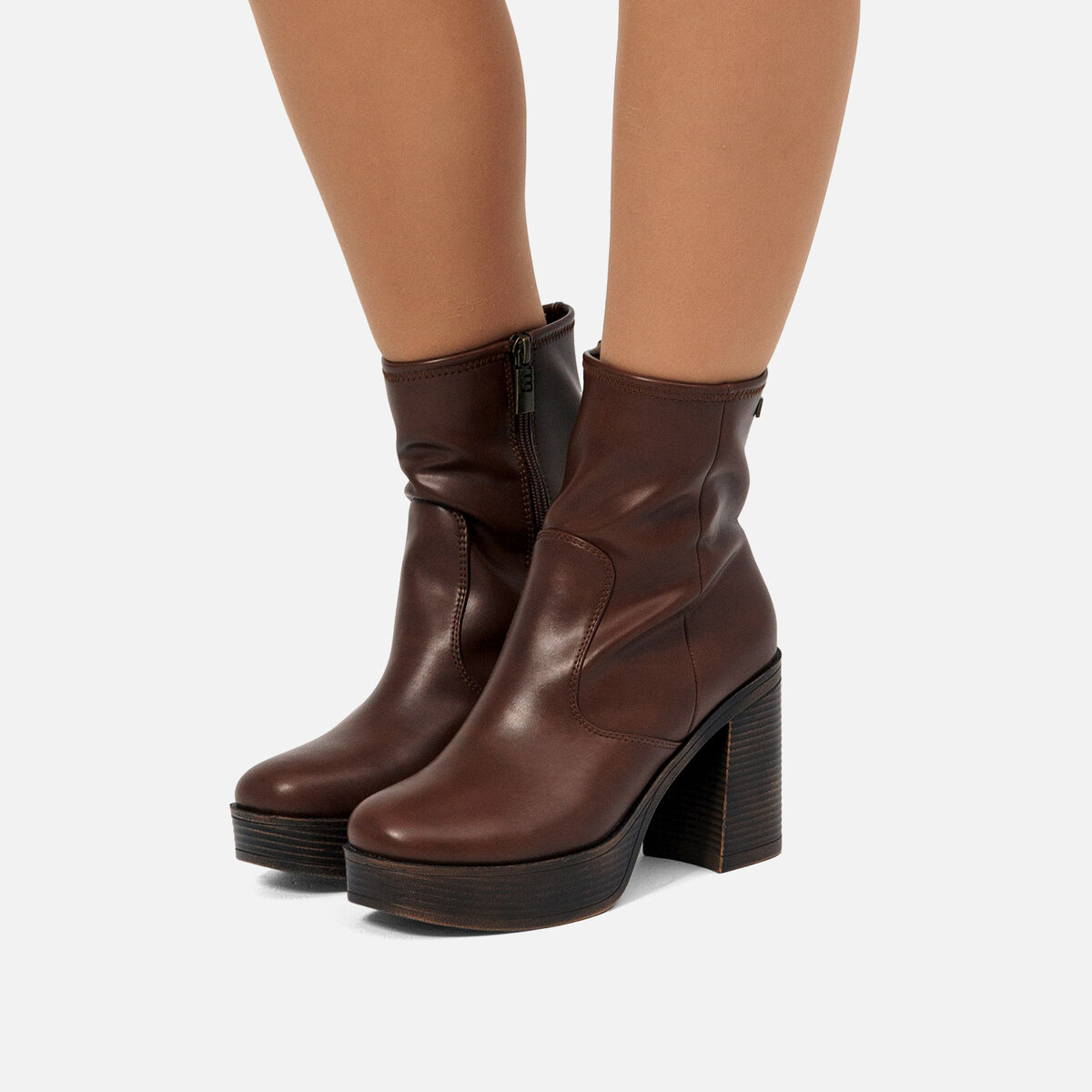 Botinesdetacon-Mujer-NEW67-MTNG image number 2 Botines de tacon de Mujer modelo NEW 67 de MTNG image number 2