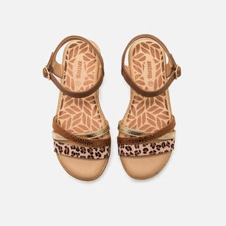 Sandalias de Nina modelo AIRE de MTNG