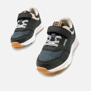Zapatillas de Nino modelo SOMO de MTNG