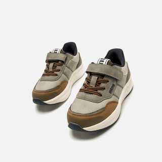 Zapatillas de Nino modelo SOMO de MTNG