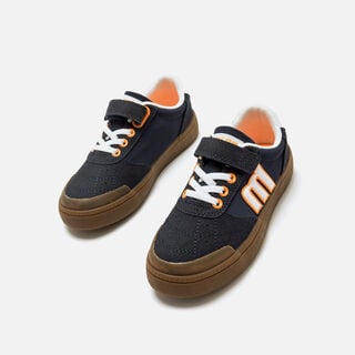 Zapatillas de Nino modelo EMI de MTNG