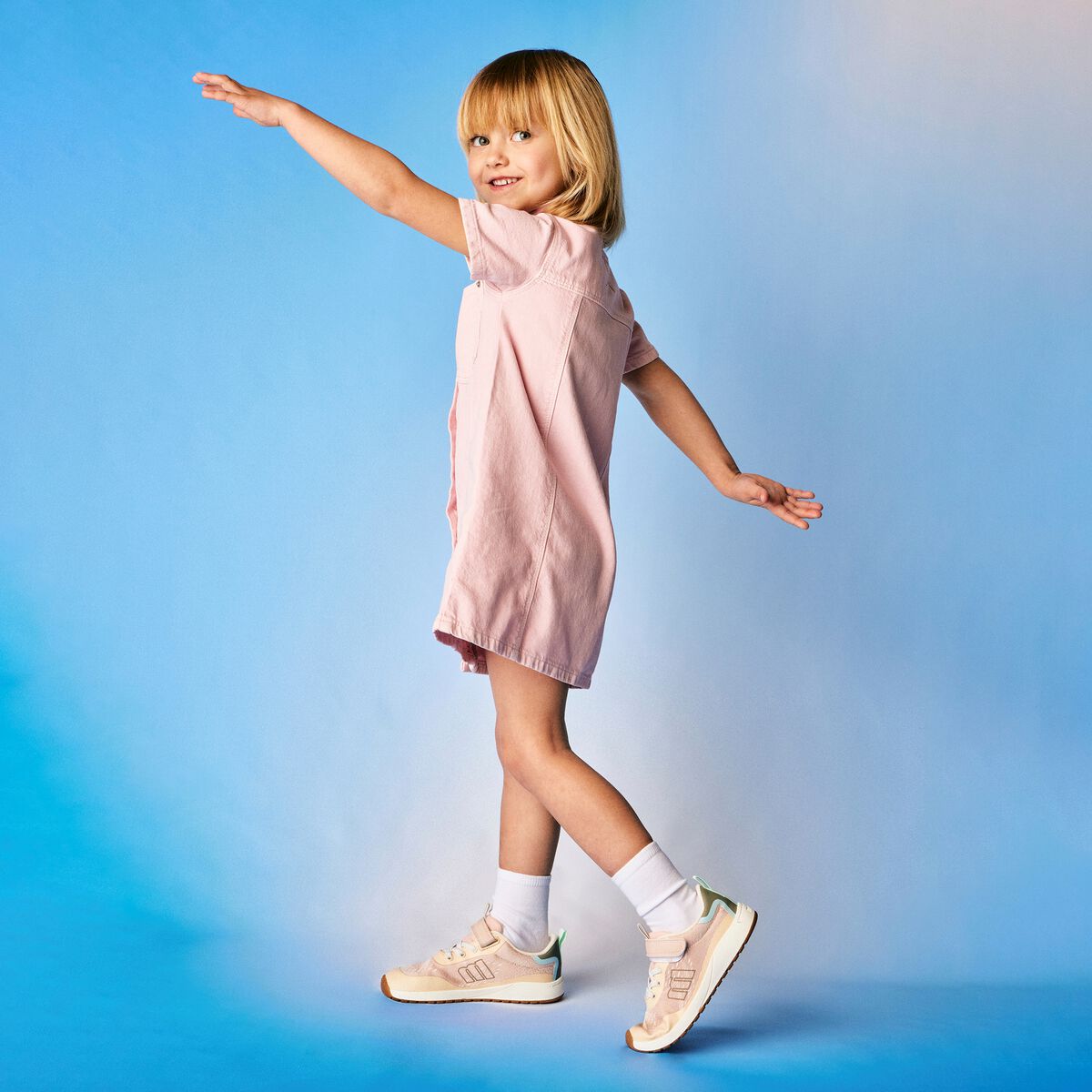 Zapatillas de Nina modelo FREE de MTNG image number 1