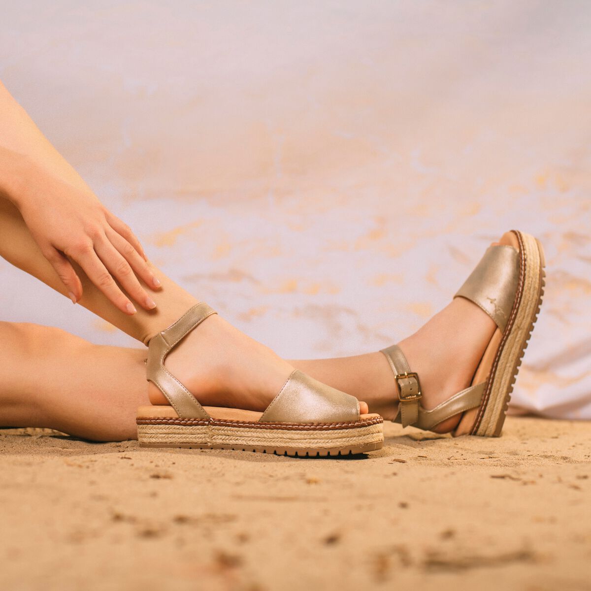 Sandales compensees pour Femme modèle AMELIE de MTNG image number 3