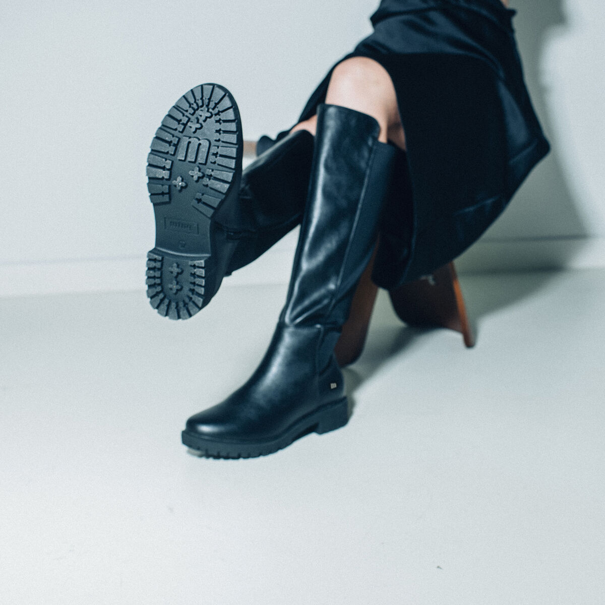 Botas planas de Mujer modelo CAMPA de MTNG image number 3