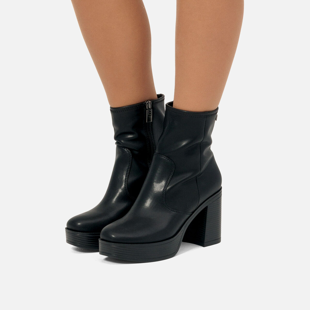 Botinesdetacon-Mujer-NEW67-MTNG image number 2 Botines de tacon de Mujer modelo NEW 67 de MTNG image number 2