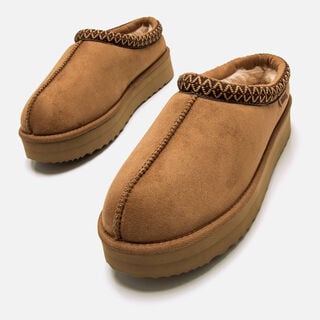 Chaussures plates pour Femme modèle NIVIA de MTNG