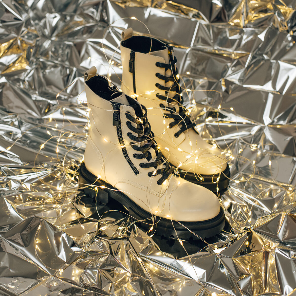 Botas de tornozelo planas de Mulher modelo MERC de MTNG image number 3