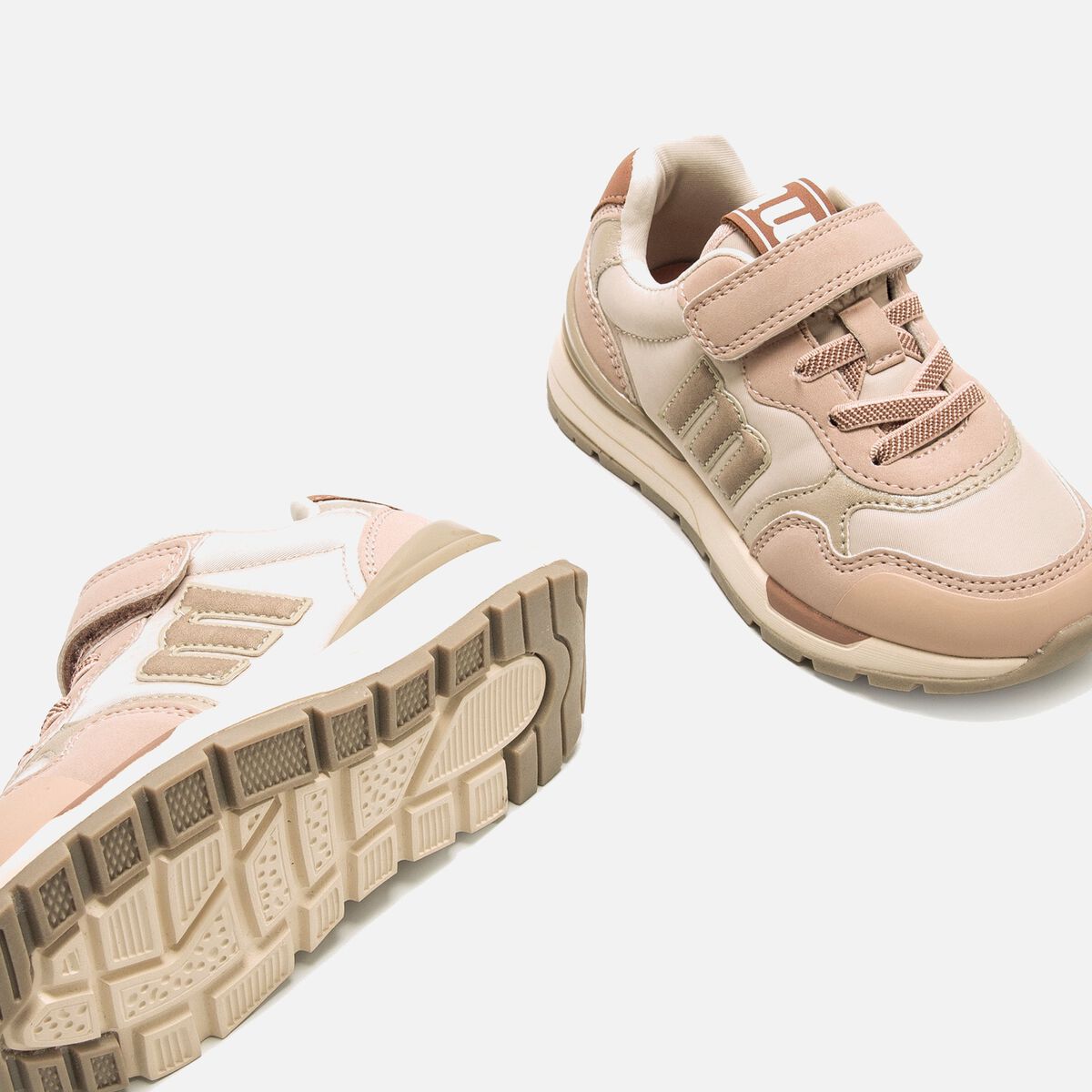 Zapatillas de Nina modelo COMPACT de MTNG image number 3