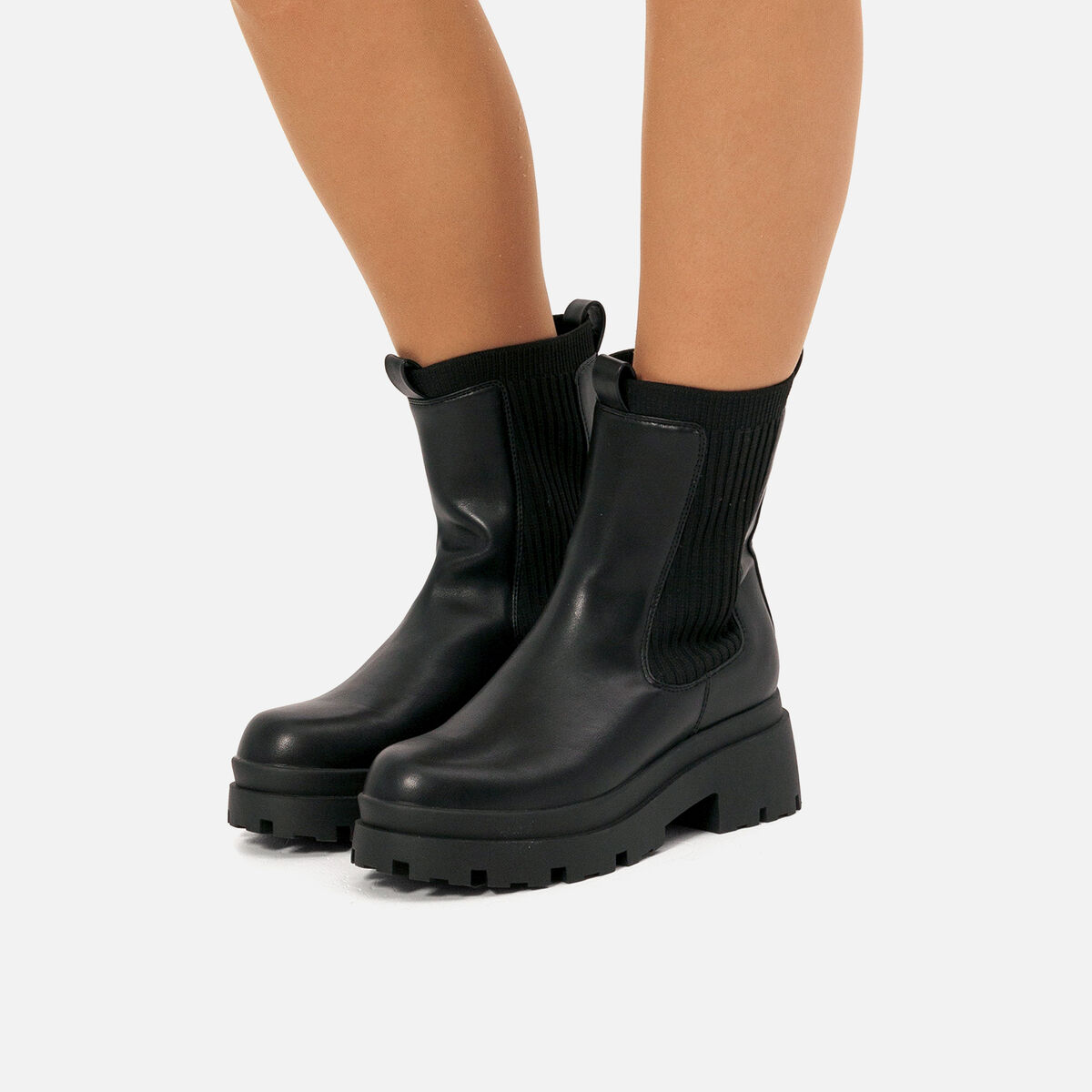 Botinesplanos-Mujer-MISSIONE-MTNG image number 2 Botines planos de Mujer modelo MISSIONE de MTNG image number 2