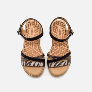 Sandalias de Nina modelo AIRE de MTNG