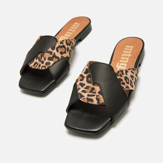 Sandalias planas de Mujer modelo NECANE de MTNG