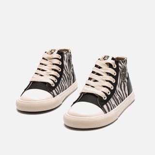 Zapatillas de Nina modelo FREE de MTNG