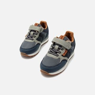 Zapatillas de Nino modelo CASTY de MTNG