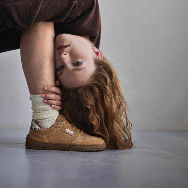 Barefoot Free woman Mtng